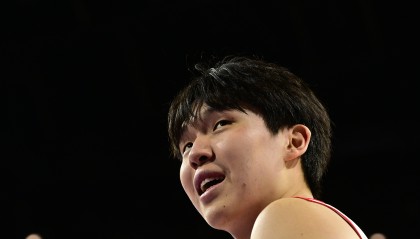 开云-杨瀚森背靠背出战16分13板2助1帽 混音不敌快船