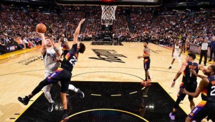 开云体育网站-东契奇再度无奈空砍 差距明显独行侠已无力回天