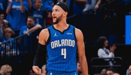 开云平台-萨格斯VS太阳：20+8+7+4抢断贡献全面表现