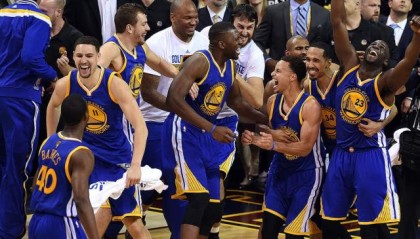 开云平台-26岁MVP+防守大队！雷霆和王朝首冠勇士惊人相似