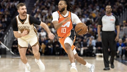 小卡：加兰首秀打得很棒 有侵略性&amp;能投中空位/防中锋时也很积极