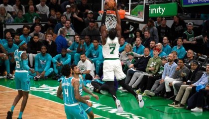 开云-季前赛首战收获41分大胜！新帅为球队进攻奠定基调