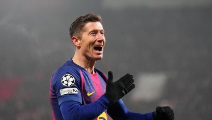 开云官方-悲喜夜：凯恩失点拜仁晋级，利物浦3-0马赛，莱万超C罗冲梅西神迹