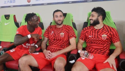 开云体育网站-平科乐不思蜀：家人8月搬到上海 年底要在海港夺冠