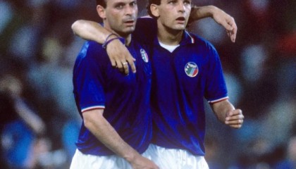 开云-老照片回顾世界杯,托托斯基拉奇与罗伯特巴乔_新浪新闻