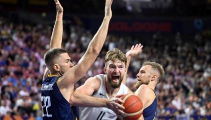 开云官网入口-生死战立陶宛毫不手软，拼得分几大巨星互不相让