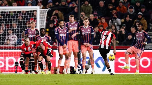 1705810061279016711.jpg skynews-toney-brentford-goal_6427913.jpg